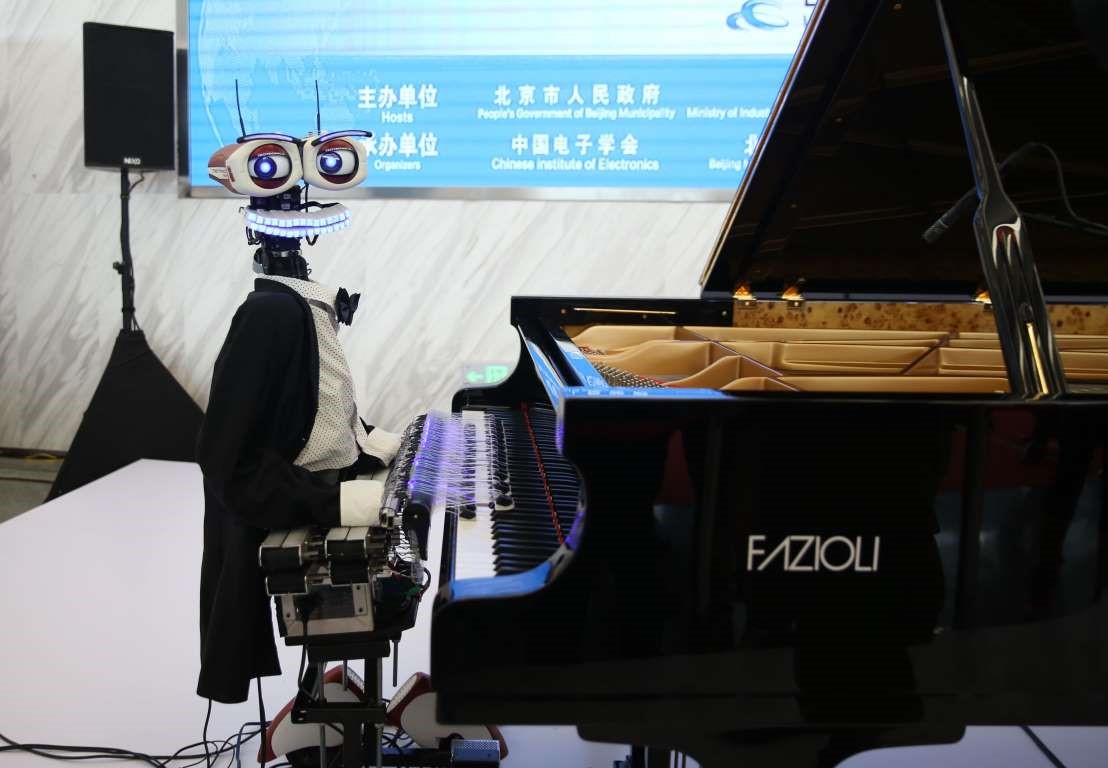 robot pianista